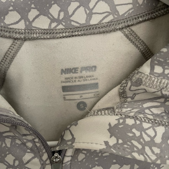 Nike Pro Dri-Fit Shirt Pullover Women’s Size S Half Zip Long Sleeve Gray Pattern - Picture 3 of 4